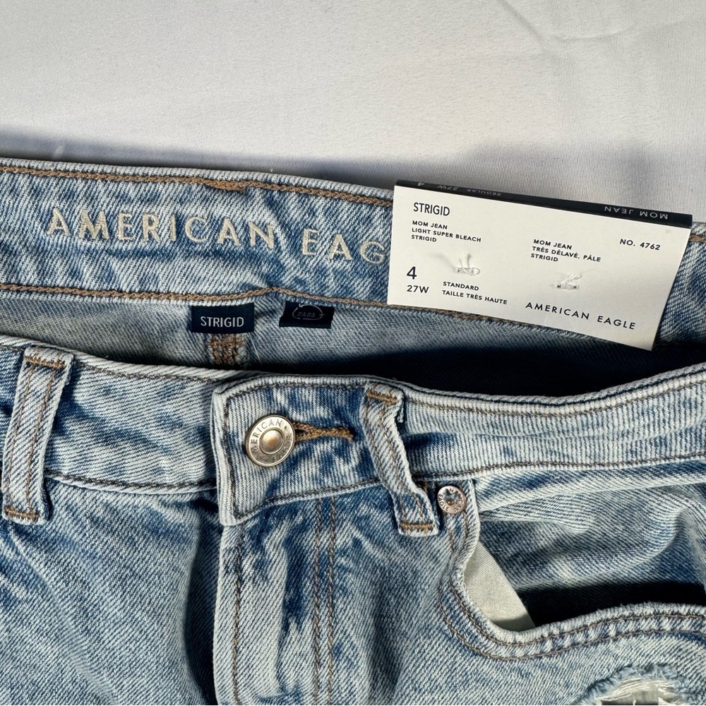 American Eagle Mom Jeans Size 4 27W Super High Rise Light Super Bleach Strigid - Picture 7 of 15